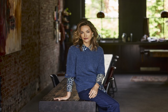 W25-111 Odette blouse, W25-130 Maghra knit sweater, W25-116 Ruben jeans